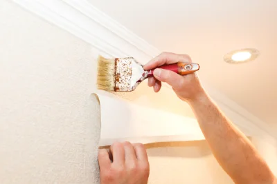 Pose de papier peint à Prisces — revêtements muraux et toiles de verre